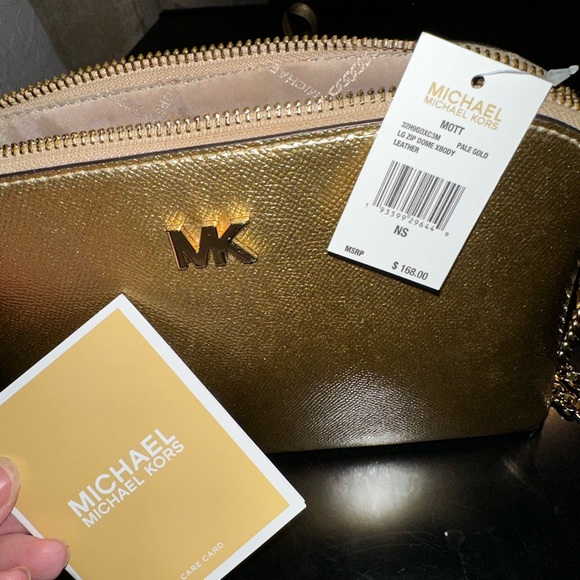 Michael Kors Handbags - NWT Michael Kors Purse